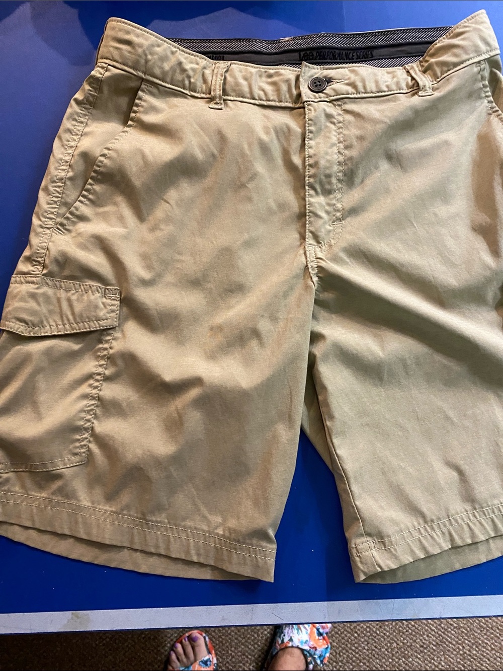 Lee Men's Tan Cargo Shorts with Side Pockets